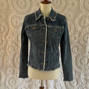 CHARLIE B Blue Medium Wash Frayed Jean Jacket Great Stretch Pickets Button up